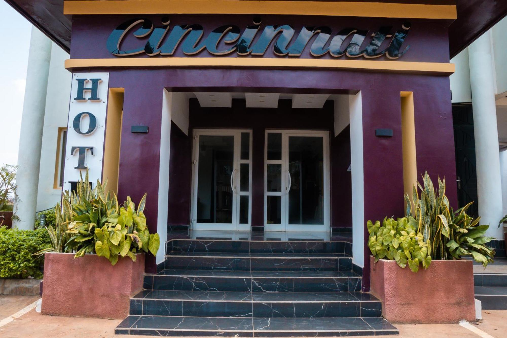 Cincinnati Hotel Yaoundé Buitenkant foto
