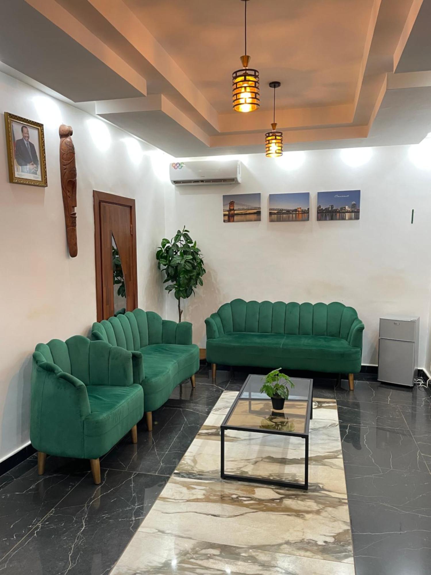 Cincinnati Hotel Yaoundé Buitenkant foto