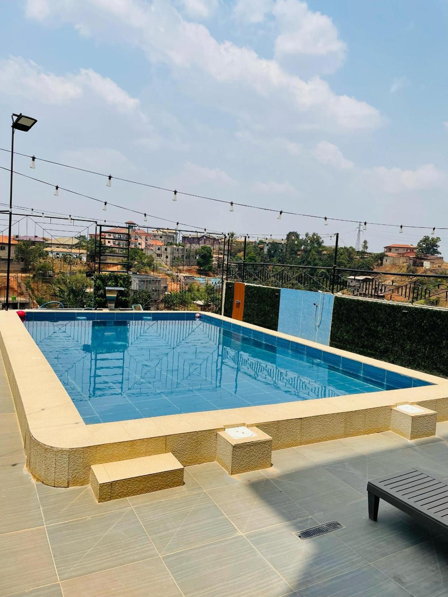 Cincinnati Hotel Yaoundé Buitenkant foto